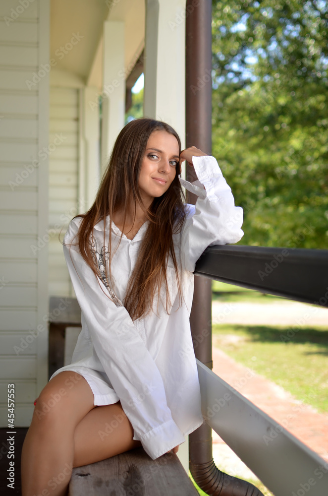 Obraz premium Russian girl sitting on the bench