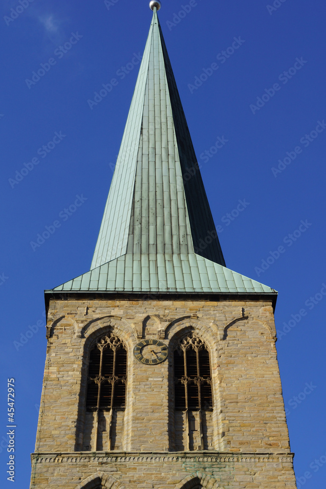 Turm der evangelischen Stadtkirche in DORTMUND
