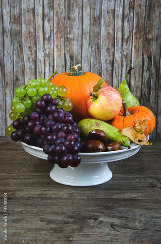 Fototapeta Naklejka Na Ścianę i Meble -  Autumnal vegetables and fruits