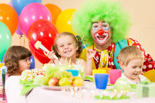 kids celebrating birthday party with clown