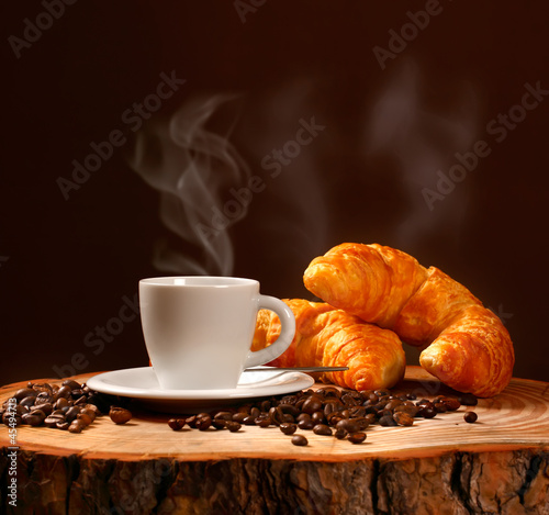 Fototapeta Caffè Espresso con cornetti caldi