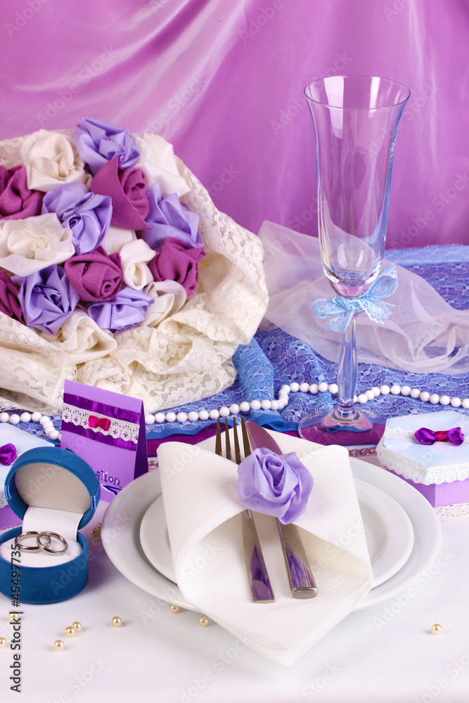 Serving fabulous wedding table in purple color Serving fabulous wedding table in purple color