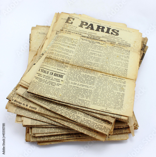 Tas d'ancien journaux 1914 1918 - Paris photo