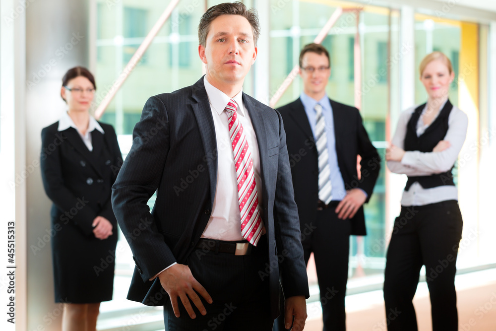 Business - eine Gruppe von Geschäftsleuten in einem Büro Business - eine Gruppe von Geschäftsleuten in einem Büro