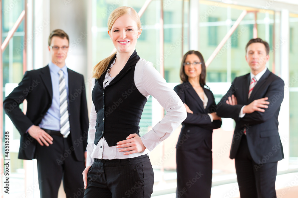 Business - eine Gruppe von Geschäftsleuten in einem Büro Business - eine Gruppe von Geschäftsleuten in einem Büro