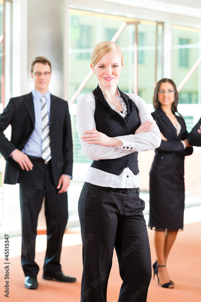 Business - eine Gruppe von Geschäftsleuten in einem Büro Business - eine Gruppe von Geschäftsleuten in einem Büro