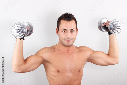 Sportlich mit guten Muskeln