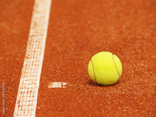 Tennisplatz Linie mit Ball 56 © 1stGallery