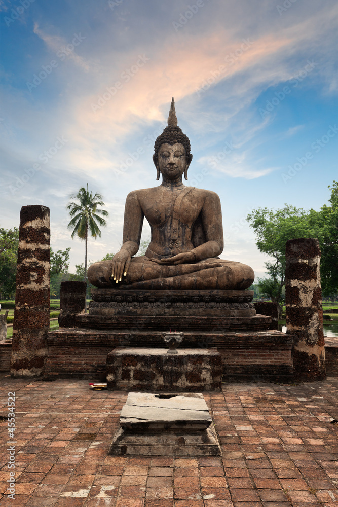 Obraz premium Buddha statue hand close up detail