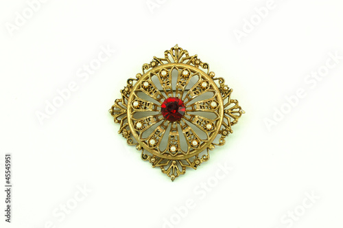 Fényképezés vintage gold brooch with red stone