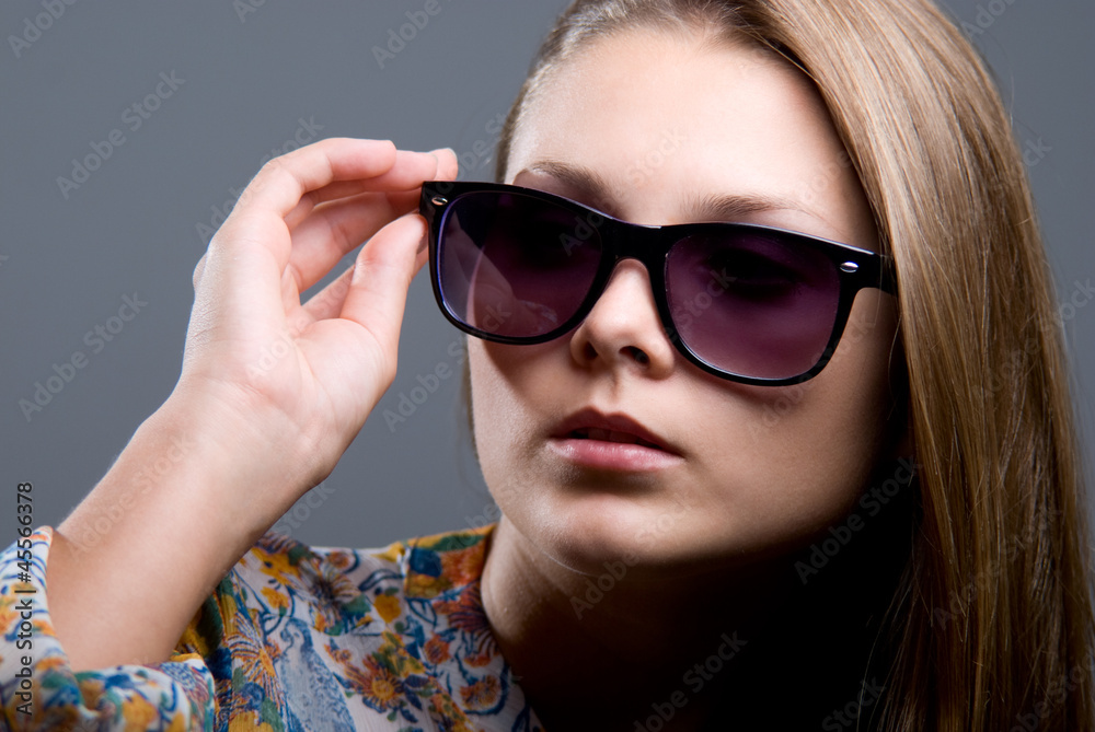 Close-up portrait of beautiful girl in sunglasses