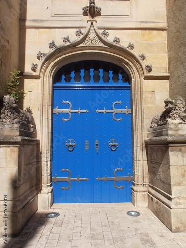 Porte bleue