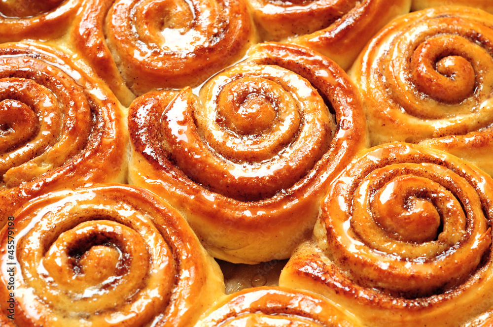 Fototapeta premium appetizing cinnamon buns