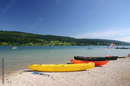 Canoës sur le Lac Saint-Point