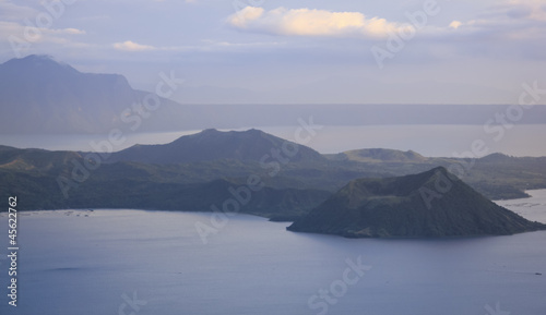 taal volcano carter lake tagaytay philippines