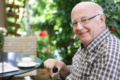 Senior im Garten photo