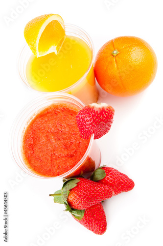 Fototapeta Naklejka Na Ścianę i Meble -  Orange and strawberry juice standing