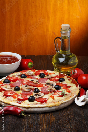 Photos hot pizza with ingredients