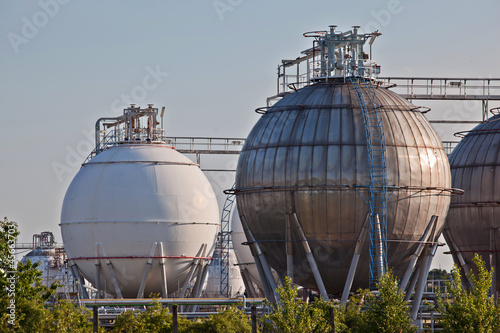Chemical storage tank