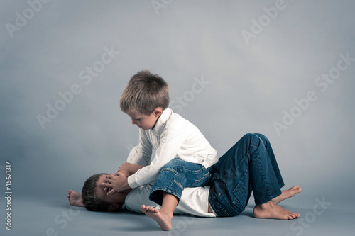 Tablou pe pânză Two young brothers fighting.