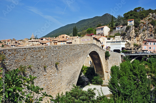 Nyon, Francia - Drôme Rhône Alpes - ponte romano photo