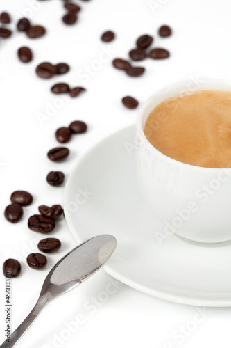 Escuadrando una rica taza de café