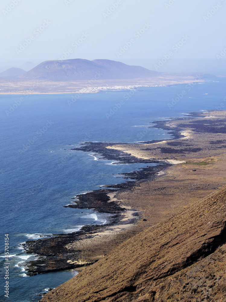 Fototapeta premium Famara Cliffs and Graciosa Island, Lanzarote