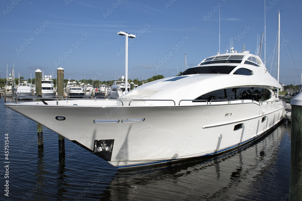 Fototapeta premium luxurious white yacht