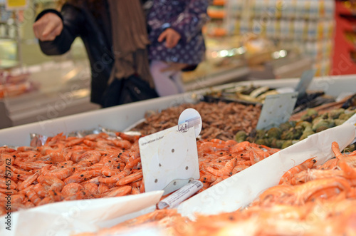 supermarché rayon poisson photo