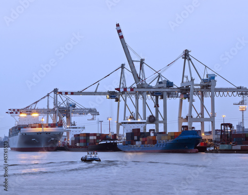Port for cargo ships