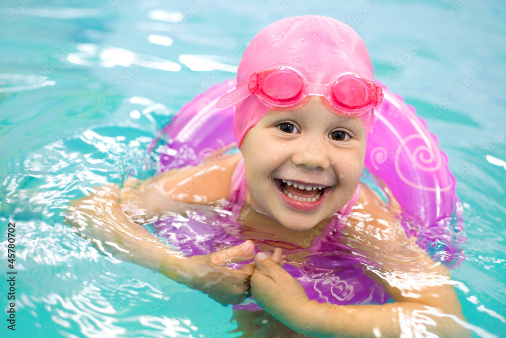 Fototapeta premium little girl swimming