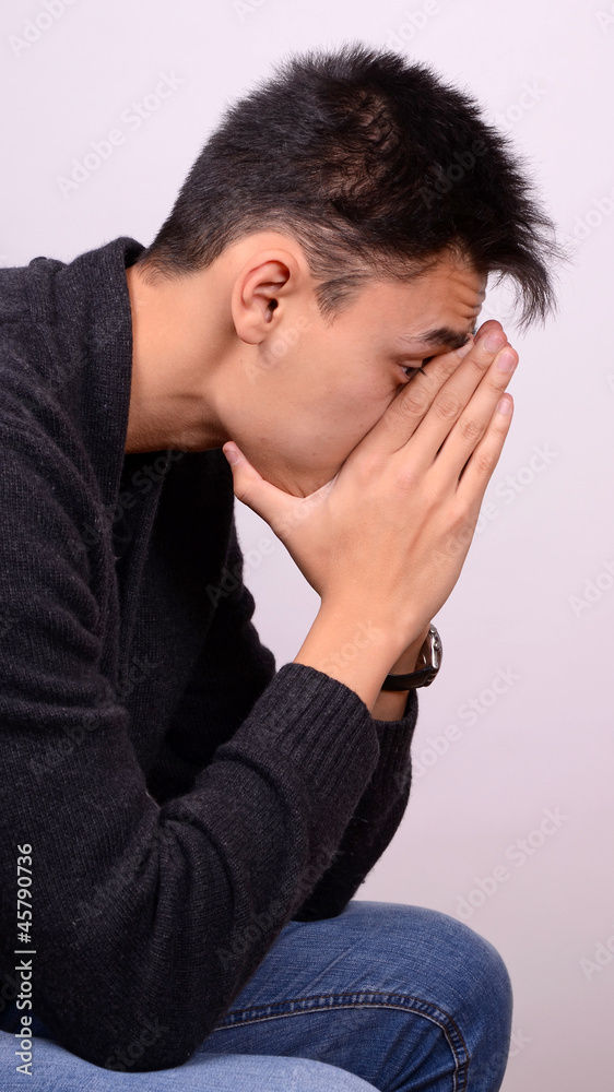 trauriger junger mann trauriger junger mann