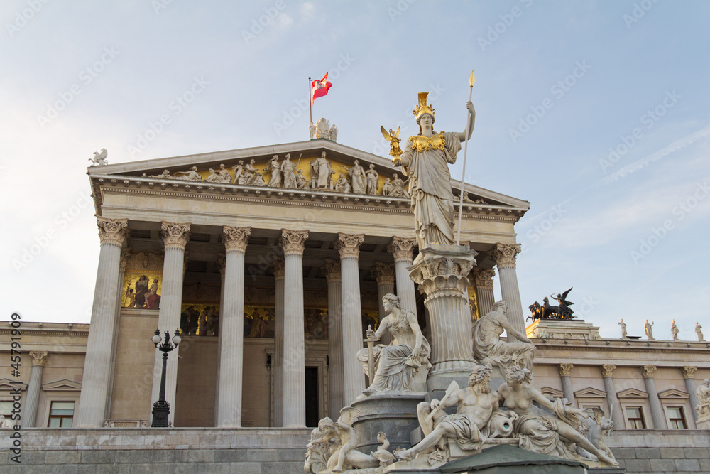Obraz premium Austrian Parliament with Pallas Athene