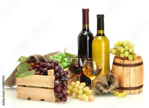 barrel, bottles and glasses of wine and ripe grapes isolated
