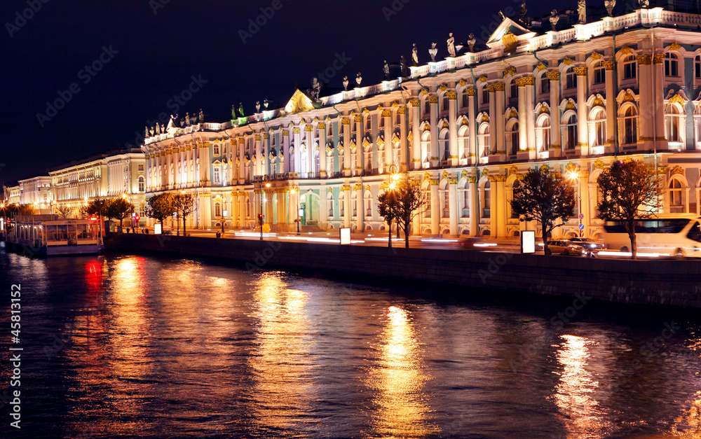 Dvortsovaya embankment at night. Saint Petersburg