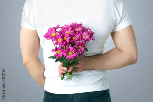 Obraz na płótnie man with flowers w salonie