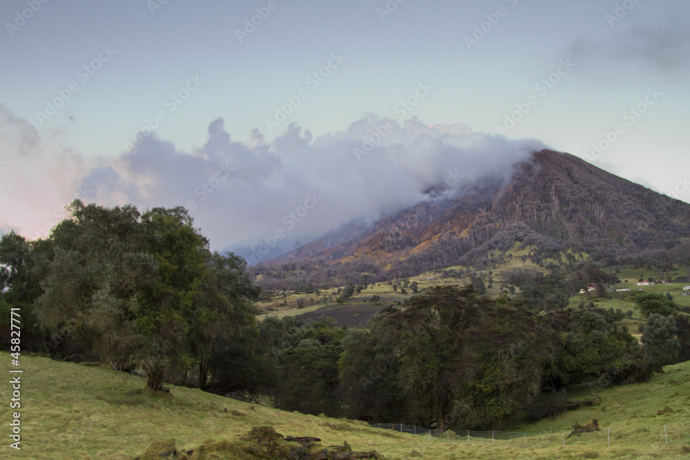 Naklejka premium Turrialba Volcano