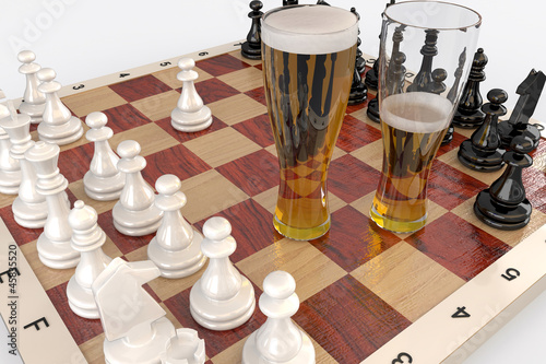 Бокалы с пивом на шахматной доске