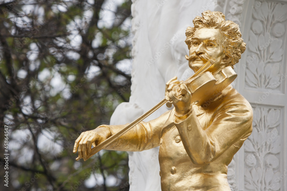 Obraz premium Johann Strauss statue in Vienna