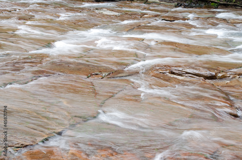 霧島川の千畳敷の川面