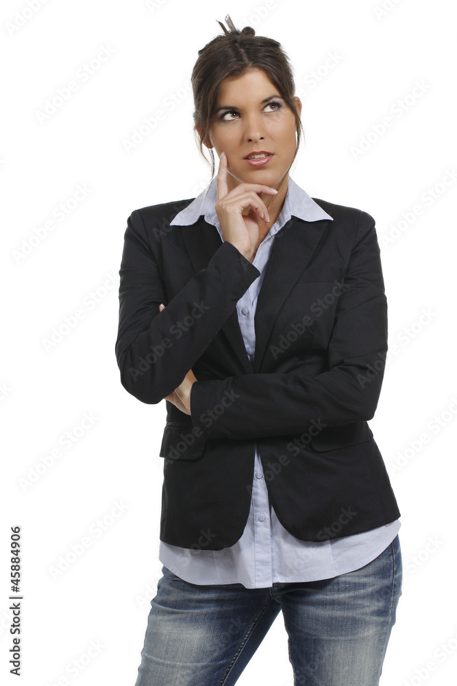 Junge Frau im Bürooutfit schaut nach oben Junge Frau im Bürooutfit schaut nach oben