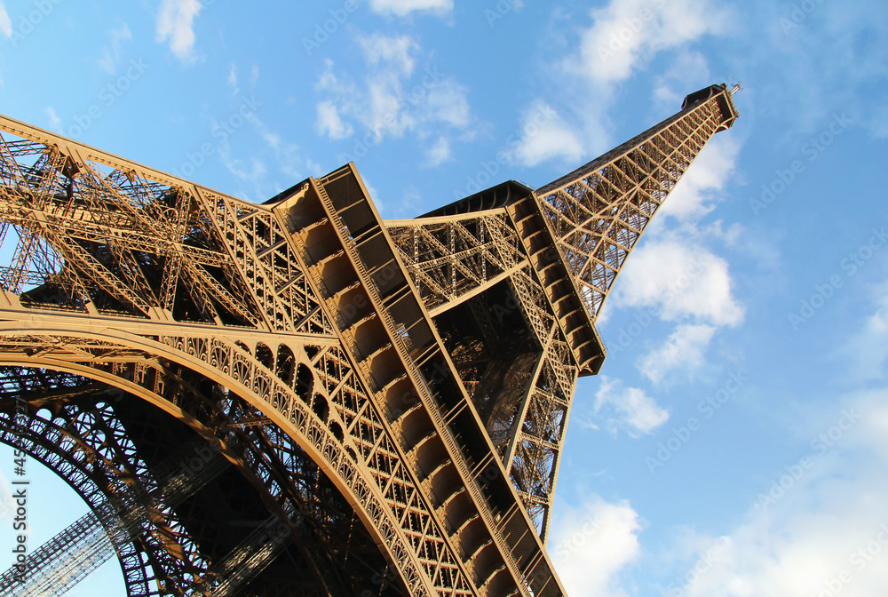 Fototapeta premium Eiffel tower against blue sky