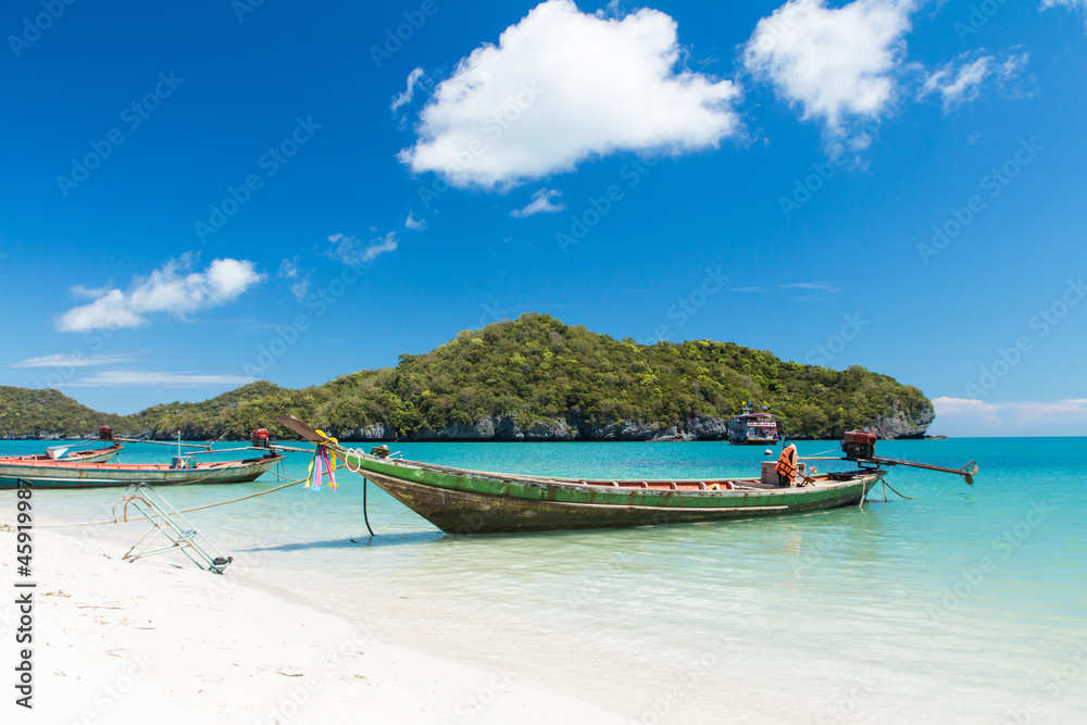 Long Tail Boat in Clear Water and Blue sky. Samui Island, Thaila