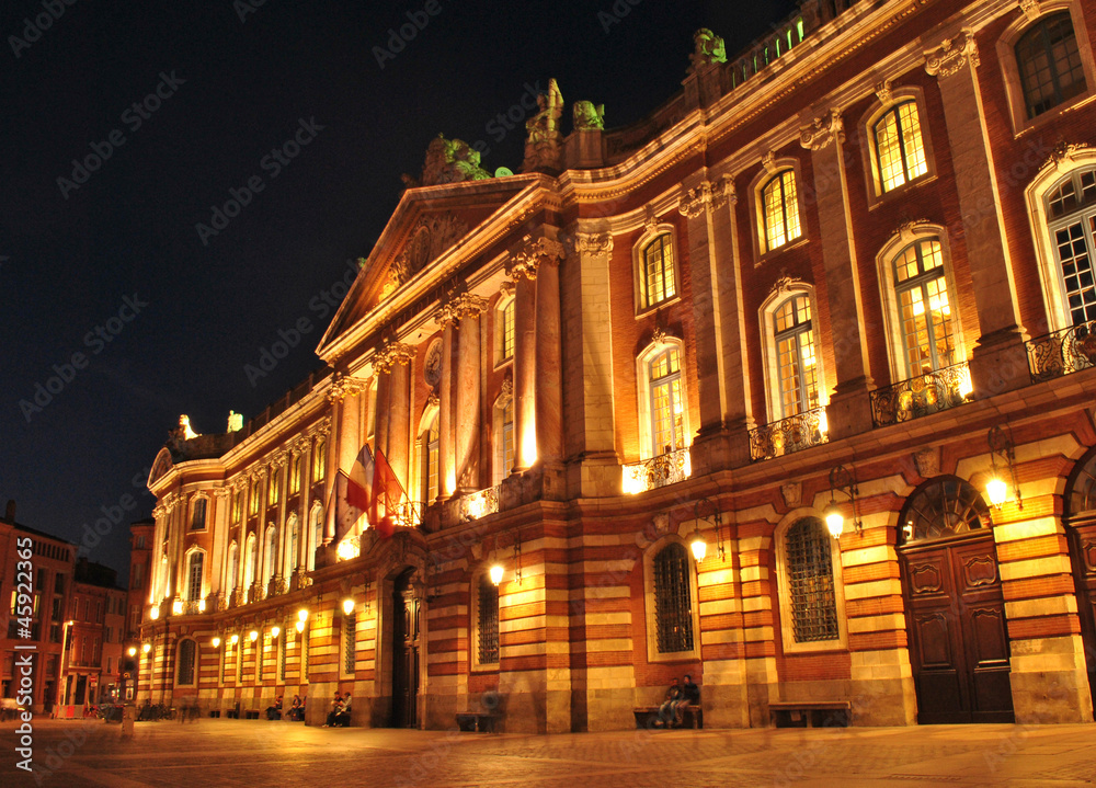 Capitole by night