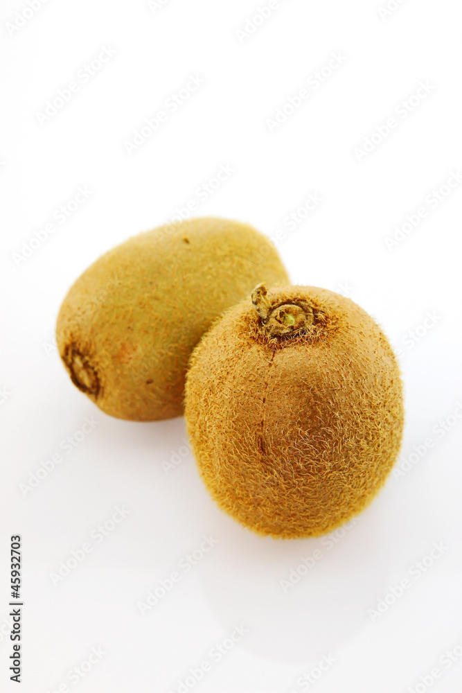 Fototapeta premium Kiwi fruits with white background