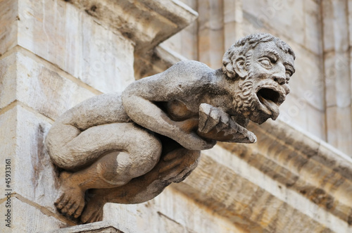 Obraz na płótnie Scary Gargoyle figure decorating Town Hall