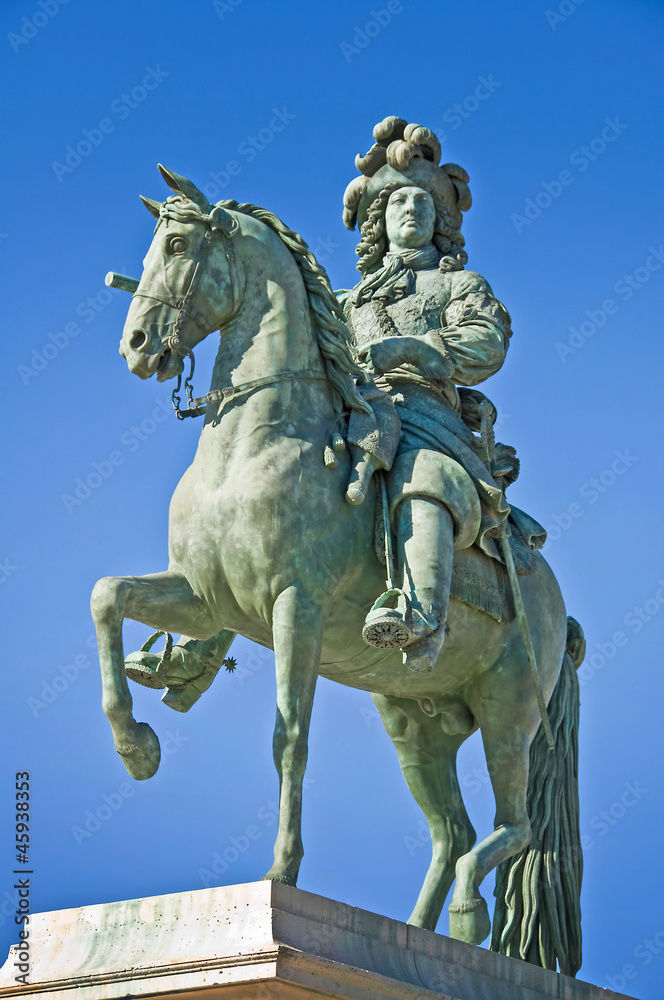 Statue équestre de Louis XIV - Place d'armes à Versailles
