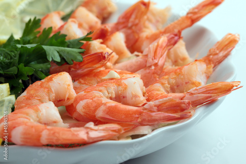 cooked shrimp with lemon and herbs