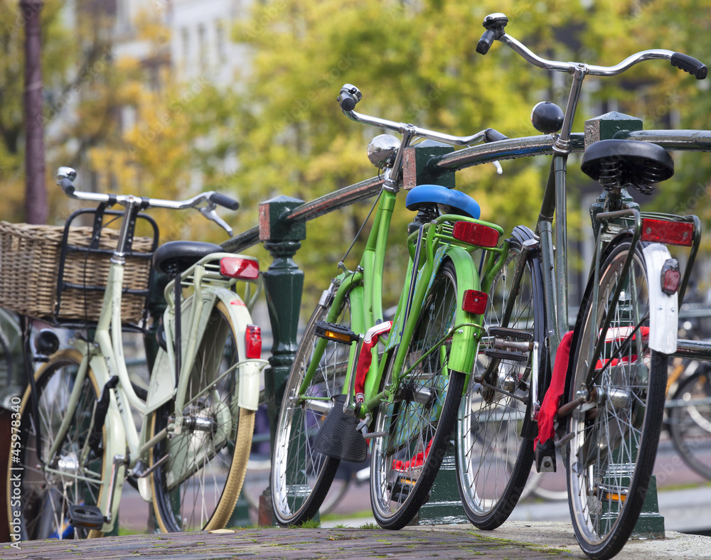 Fototapeta premium Fahrräder in Amsterdam, Niederlande