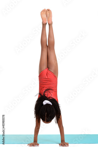 Canvas Print young girl doing gymnastics handstand
